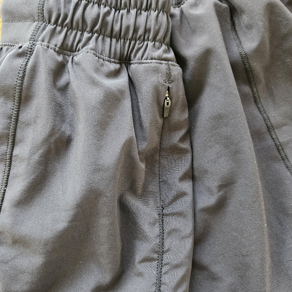 Lululemon Hotty Hot Short II. Tall sz 8. - Picture 5 of 11